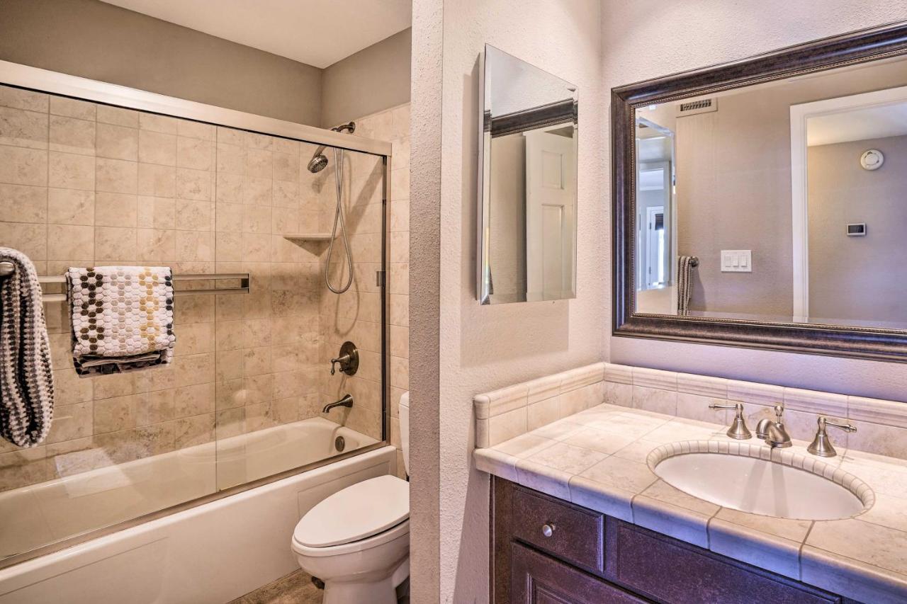 Family With Pool And Outdoor Lounge! Holiday home Scottsdale